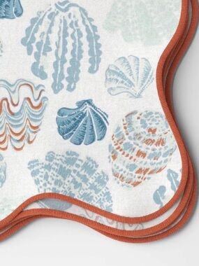 THRESHOLD NWT 4pc coastal shell print scallop edge dinner napkins